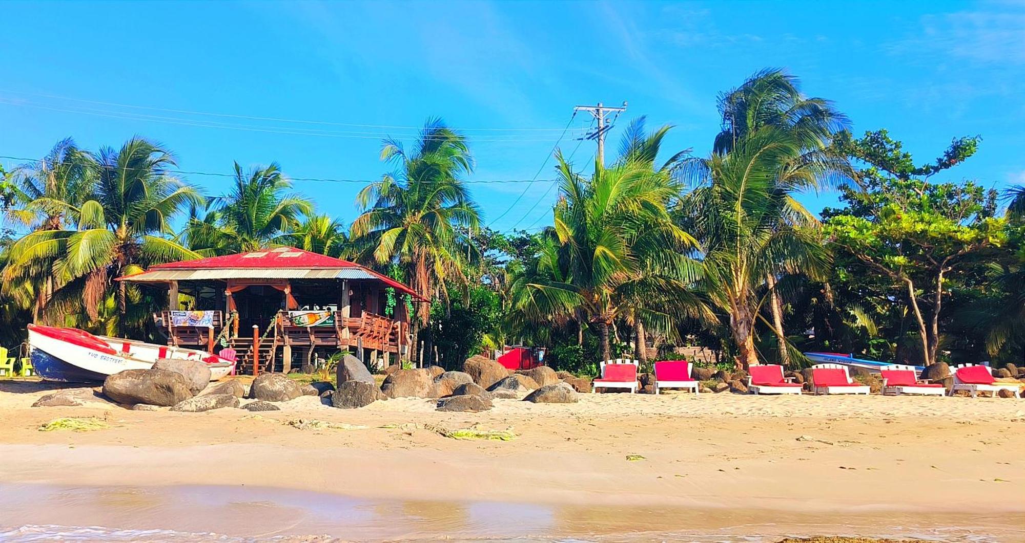 Paraiso Beach Hotel Brig Bay Exteriör bild