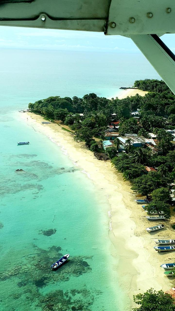 Paraiso Beach Hotel Brig Bay Exteriör bild